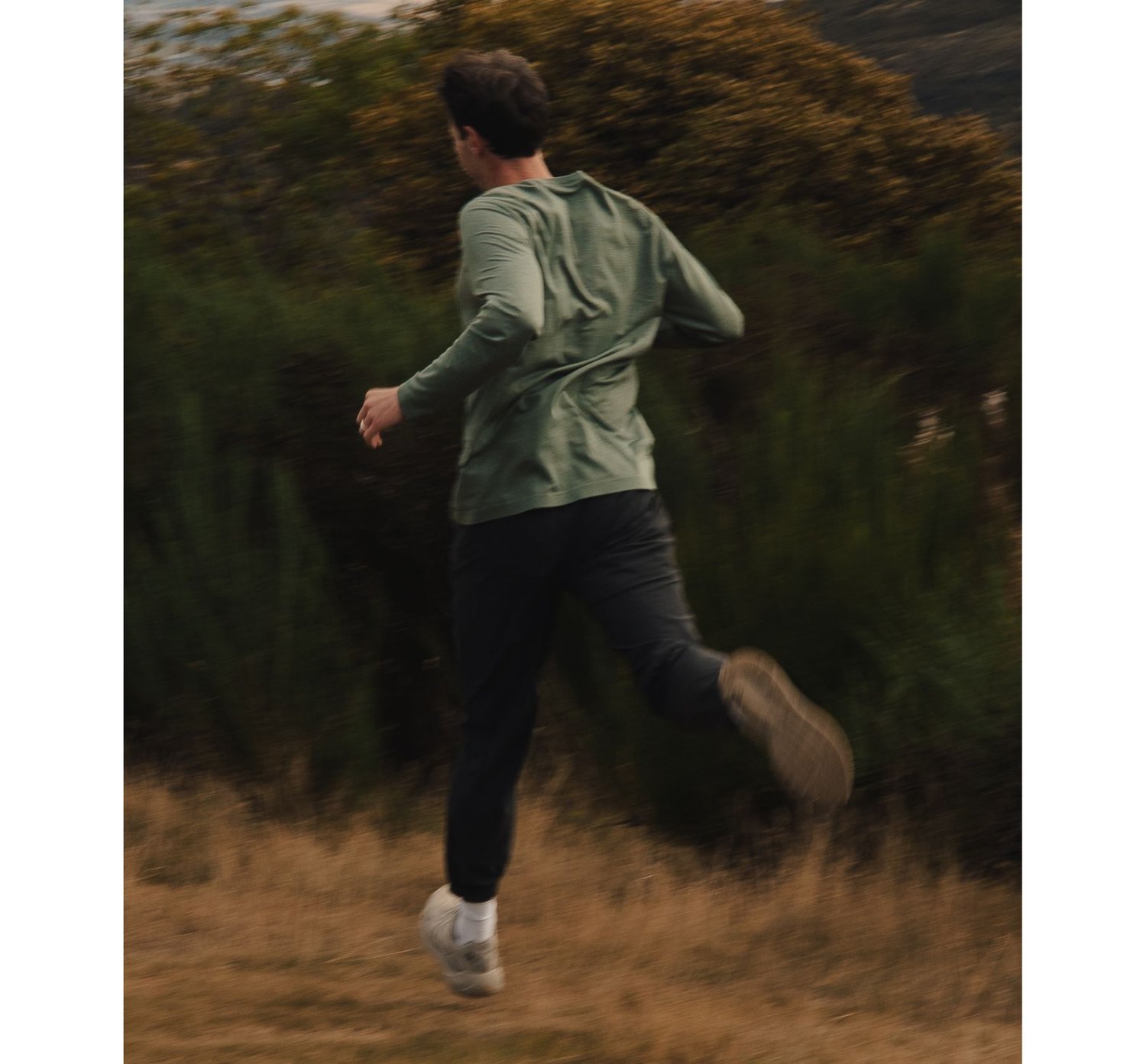 Lululemon Outerwear: Ollie sprinting in the Pentland Hills